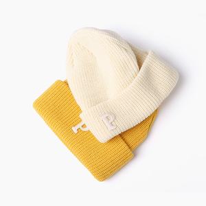 Bonnets en tricot classiques à revers personnalisés de haute qualité 100% acrylique, broderie tendance, bonnet en jacquard brodé - Product Image 5