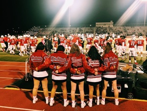 Chaqueta universitaria de lana High Street 100% para mujer, manga de cuero genuino, bordado de chenilla personalizado, letras de béisbol, OEM de invierno - Product Image 4