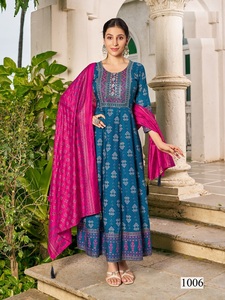 Robe longue de soirée haut de gamme avec broderie Dupatta, tenue parfaite pour les occasions spéciales à un prix abordable - Product Image 2