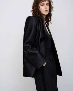 Ensemble de costume en satin de soie de luxe pour femmes, col en V, vêtements de bureau de haute qualité, fabriqué au Vietnam - Product Image 3