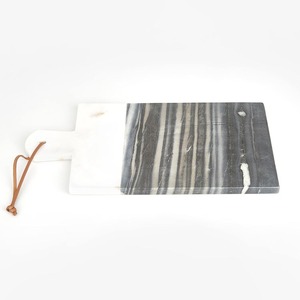 Assiette à découper en marbre blanc design avec veines noires Planche de cuisine et de service chic pour les maisons modernes - Product Image 6