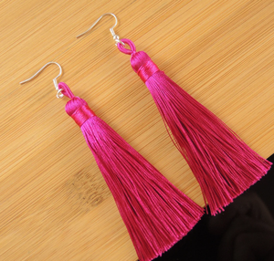 ต่างหูแฟชั่นแฮนด์เมดดีไซน์พิเศษประดับพู่ห้อยสีเงิน - สีทอง - แบบยาว - Product Image 1