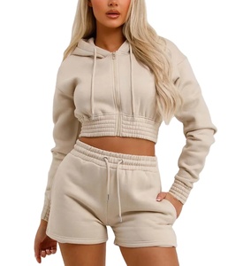 ชุดวอร์มมีฮู้ดและกางเกงขาสั้นของผู้หญิงสีเบจ2ชิ้นเปิดไหล่ตกชุดวอร์มมีฮู้ดแบบสตรีท - Product Image 1
