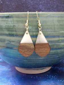 Boucles d'oreilles élégantes en résine et en bois Bijoux de mode Accessoires faits à la main Bijoux de mode Haute qualité pour les filles Boucle d'oreille d'anniversaire - Product Image 3