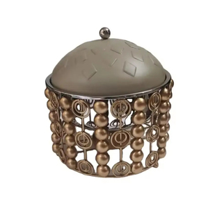 Charmante cocotte en bois vert antique avec couvercle en acier inoxydable martelé conçu pour la présentation des aliments gastronomiques - Product Image 5