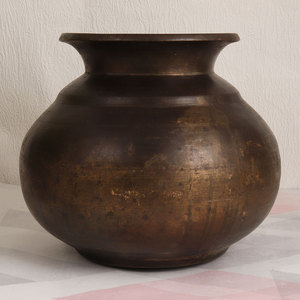 Pot à eau antique en laiton poli fait main Lota pour la décoration de la maison, stockage, qualité supérieure, en gros SNG-585 - Product Image 2