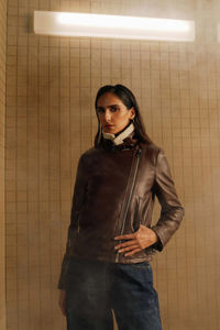 Chaqueta Blazer de Piel de Oveja para Mujer 2026, Venta al por Mayor, Manga Larga, Cintura Alta, Lazos, Estilo Casual Blanco, Personalizado, Moda OEM, Algodón - Product Image 4