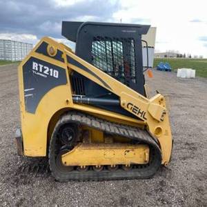 Gehl RT210 Yellow Crawler Loader Skid Steer Loader High Lift Hydraulic Bucket Compact <b>Track</b> Loader for Construction - Product Image 4