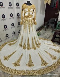 Belle robe pakistanaise blanche robe lourde tenue de mariage brodée à la main couleur personnalisable vêtements indiens et pakistanais - Product Image 4