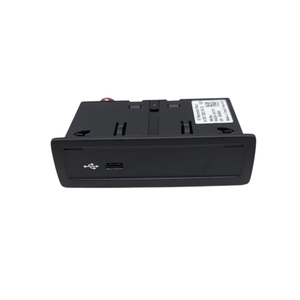 Porta USB Mercedes GLB Serie (X247) A2478203902 (19>) - Product Image 1
