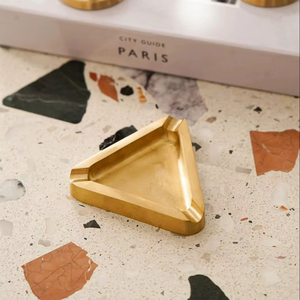 Cenicero artístico de Metal hecho a mano diseñado para la decoración del mostrador de la barra y la comodidad de uso funcional diario - Product Image 1