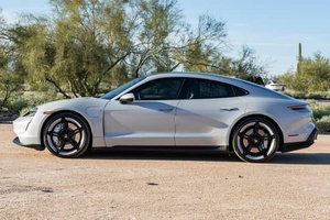 VOITURE ÉLECTRIQUE EXTREMEMENT PROPRE 2022 PO-RSCHE TAY-CAN BATTERIE PERFORMANCE PLUS HAUTEMENT ÉQUIPÉE PRÊTE À LA LIVRAISON - Product Image 3