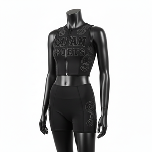 Traje de baño de dos piezas para mujer, de nailon y spandex, negro, con paneles curvos, pedrería termoadhesiva y logotipo personalizado. - Product Image 4