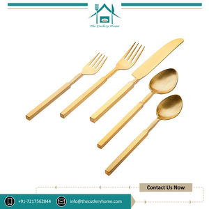 Exportador genuino de alta calidad para bodas y fiestas, mango de ratán, utensilios de oro de acero inoxidable, juego de cubiertos de 5 piezas - Product Image 2