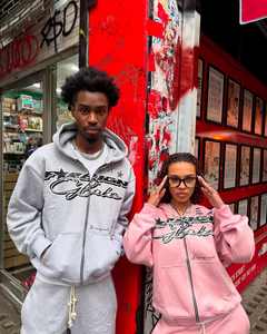 Chándal con estampado de abullonado y logotipo personalizado para mujer, conjunto de pantalones de chándal y Sudadera con capucha apilados, chándal de mujer de algodón 100% de alta calidad - Product Image 2