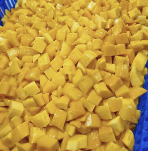 Cubes de mangue congelés du Vietnam Ingrédient de fruits naturels idéal pour les desserts, les boissons et les recettes d'aliments surgelés - Product Image 2