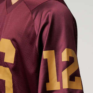 Maillot de football léger avec tissu de texture lisse, conçu pour les jeux en plein air. - Product Image 4