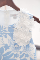 ENZO&LEO Süßes Spitzenkleid mit gewebter natürlicher Taille, Vintage Mini-Kleid, Blaue Blumenmuster, Süßer Casual-Stil, Hochwertige Lokale Marke aus Vietnam
