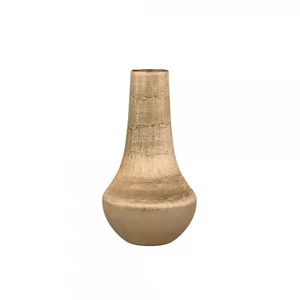 Vase en pot simple au design minimaliste parfait pour la décoration intérieure moderne, l'affichage de plantes d'intérieur et la pièce maîtresse d'arrangement floral - Product Image 6