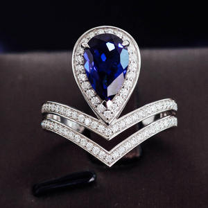 Bague double rangée tendance en forme de couronne en argent sterling 925 plaqué rhodium avec moissanite Josephine 3 carats certifiée GRA sertie à griffes - Product Image 1