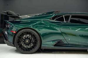 Ventas Calientes 2024 LP 640 4 STO Turbo RWD Coupé con Ruedas R17, Interior Oscuro, Asientos de Cuero, Transmisión Automática y Techo Panorámico - Product Image 4