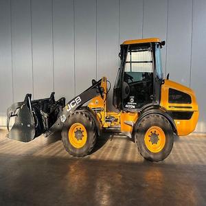 La qualité supérieure rencontre la robustesse dans la chargeuse sur pneus JCB 409 AGRI 2025, équipée d'un moteur Kubota et d'un vérin hydraulique Eaton. - Product Image 5