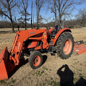 Tracteur agricole 4x4 à moteur diesel haute productivité avec pompe incluse, moteur puissant et support de chargeur avancé - Product Image 1