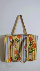 Bolso grande de verano hecho a mano de algodón para mujer, accesorio de moda con estampado de flores de estilo floral acolchado, regalo de verano para ella - Product Image 5