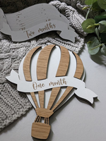 Cadre photo en bois personnalisable avec lettres en relief, thème montgolfière, pour marquer les étapes mensuelles de bébé