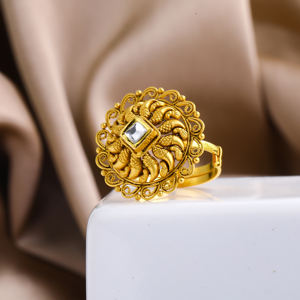 Bague pour femme en plaqué or jaune glamour vintage avec cristal et strass pour les occasions de cadeaux d'anniversaire - Product Image 1