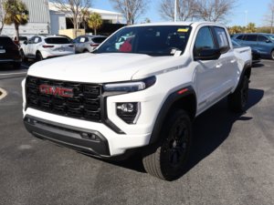 GM C Canyon 2WD Elevation 2024 Usado en Buen Estado - Product Image 2