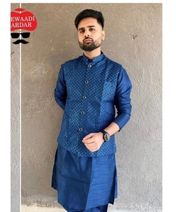ThobeKurta d'hiver en coton pour homme en tissu de mariage avec pyjama court de style poulet Pathani et chaîne de boutons de col élégante - Product Image 5