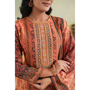 Conjunto de Kurta, Pantalón y Dupatta Floral Color Marrón Kavish Noor-e-Gulab - Product Image 3