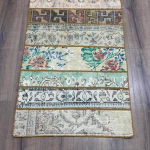 Tapis turc vintage écologique vert abstrait en patchwork de laine avec envers en latex, 2,3 x 10,5 pieds - Product Image 2