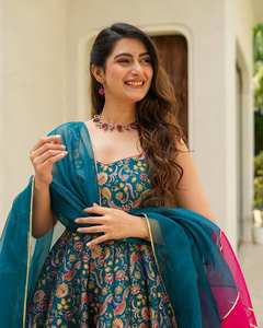 Hermosa seda suave con bordado Zari Lentejuelas-Trabajo Dupatta Vestido Último estilo tradicional Fiesta Boda Funciones Vestido - Product Image 3