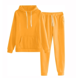 Conjunto Deportivo de Mujer con Capucha, de la Mejor Calidad, 100% Algodón, Transpirable, Cómodo y Elegante, en Venta - Product Image 6