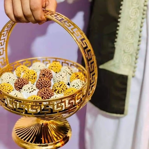 Plateau en métal de designer pour le Ramadan, idéal pour présenter des bougies parfumées, des lanternes et des accessoires de table sur le thème du Ramadan - Product Image 1