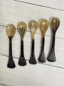 Cuchara de Cuerno de Búfalo Natural, Hecha a Mano y Pulida, Perfecta para Servir Especias, Condimentos o como Decoración de Mesa, Alta Calidad - Product Image 3