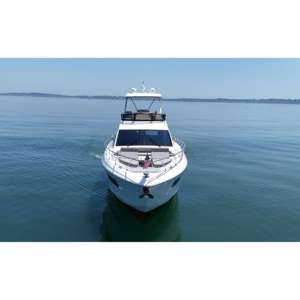 Yate Deportivo Cruisers Yachts 60 FLY 2022, con Motor Interior, para Paseos Turísticos, Pesca y Transporte, con Construcción Soldada Resistente - Product Image 6