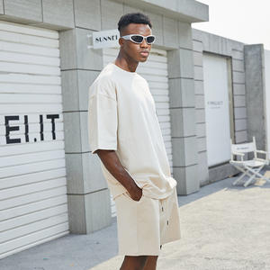 Ensembles de short en éponge pour hommes avec logo personnalisé Ensembles de t-shirt et de short en coton 100% pour hommes Ensemble de short sur mesure T-shirt Joggers - Product Image 2