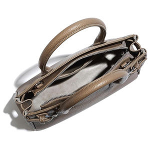 Premium Leather East/West Bag Estilo de diseñador de gama alta - Product Image 6