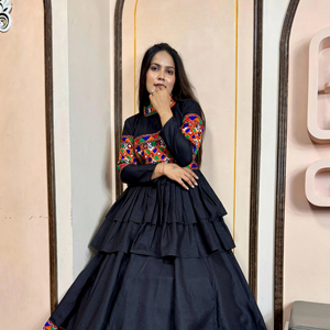 Navratri ผ้าคอตตอนมายากลแท้พิเศษพิมพ์ลายดิจิตอลและกระจกจริงงานมือเกมปัก lehenga และ kediya กับ dupatta - Product Image 1