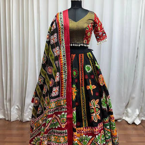 Nueva llegada diseñador Chaniya Choli Dupatta colección 100% seda manga larga estilo clásico para novia características borla Natural - Product Image 1