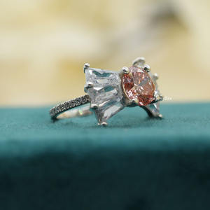 Bague de fiançailles pour femme de luxe en or massif 10KT 1.50CT Cut Lab Grown Diamond Prong Set Cluster Stylish Classic IGI Certificate - Product Image 4