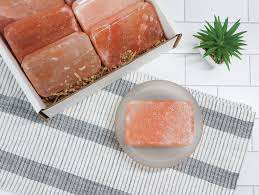 Jabón de baño de sal del Himalaya rosa de primera calidad hecho a mano con cristal Natural tallado estilo amor directamente Pakistán para pedidos a granel - Product Image 2