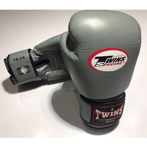 New Arrival Custom Logo Embroidery Team Design Professional Genuine Cowhide Leather Laces MMA Training Punching Boxing <b>Gloves</b> - Product Image 2