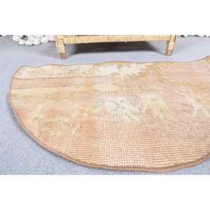 Alfombra Redonda Vintage de 2.4x1.5 pies, Alfombra Turca de Lana Beige con Bordes - Product Image 4