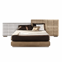 Lit King Moderne de Luxe Italien en Cuir Nappa Bicolore avec Tête de Lit Modulaire Asymétrique, Cadre en Bois de Pin, Confortable, Gain de Place, Rembourré