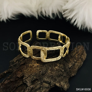 Diseño chapado en oro Textura hecha a mano Estilo llamativo Brazalete y brazalete Diseño único Producto totalmente personalizableSKU6936 - Product Image 2
