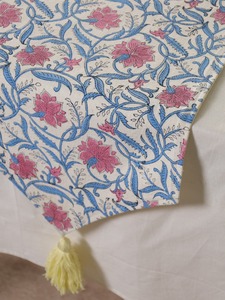 Camino de Mesa de Doble Capa de Lona de Algodón Premium con Estampado Digital Floral, Borlas Tejidas y Estilo Damasco, Azul y Rosa, Diseño Abstracto para Comedor - Product Image 5